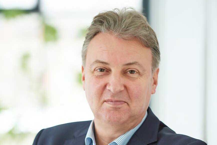 Prof. Dr. Oliver Brüstle