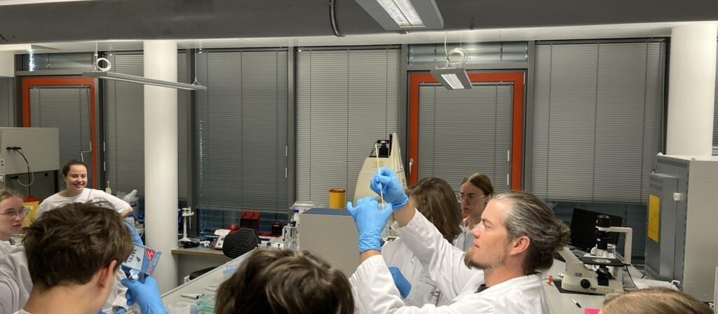 Children in the lab at "Girls' and Boys' Day 2026"