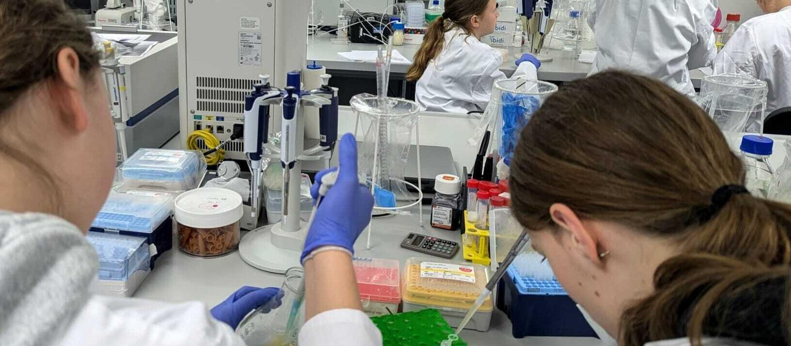 Girls Day enables students to experience biomedical research