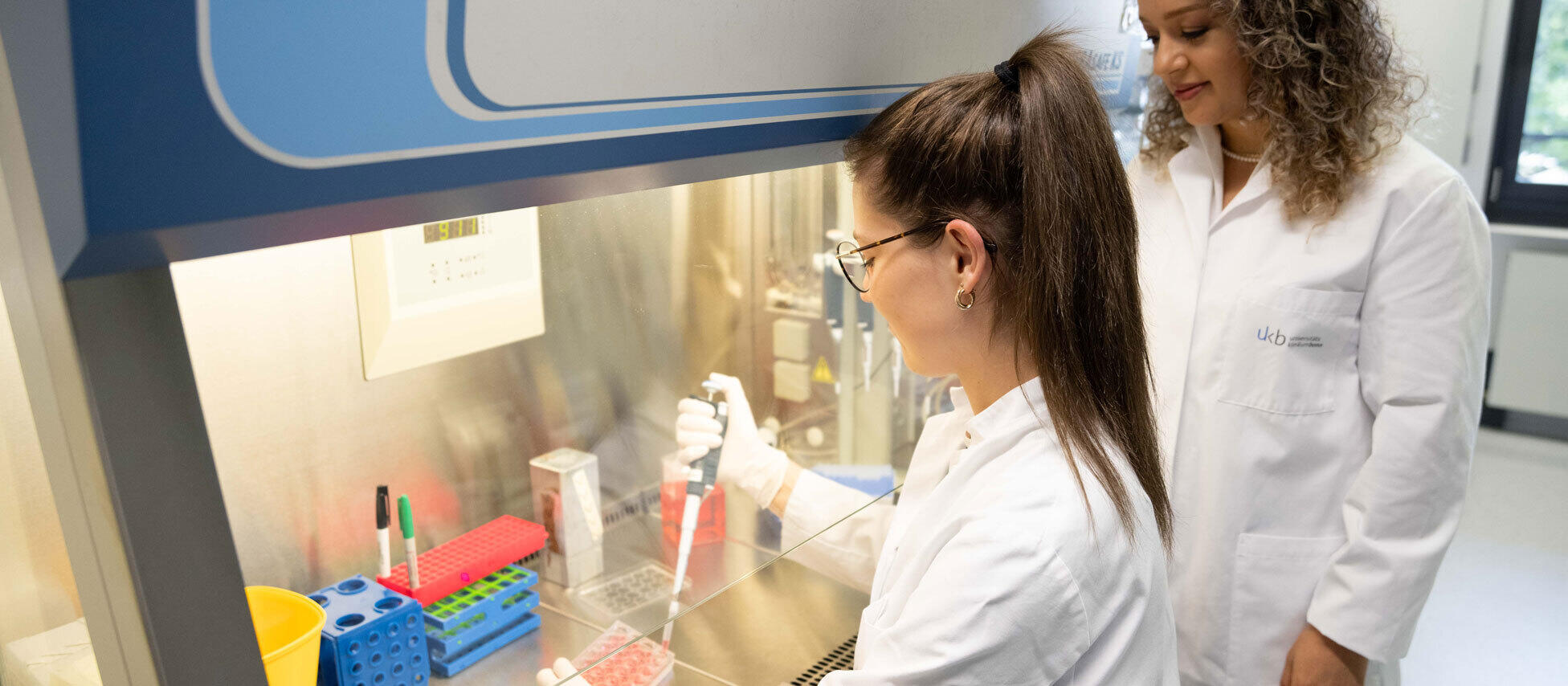 (from left) Julia Nicke and Dr. Mona Malek Mohammadi have identified a previously unknown signaling pathway in the immune system that helps newborn heart cells survive and regenerate after injury.