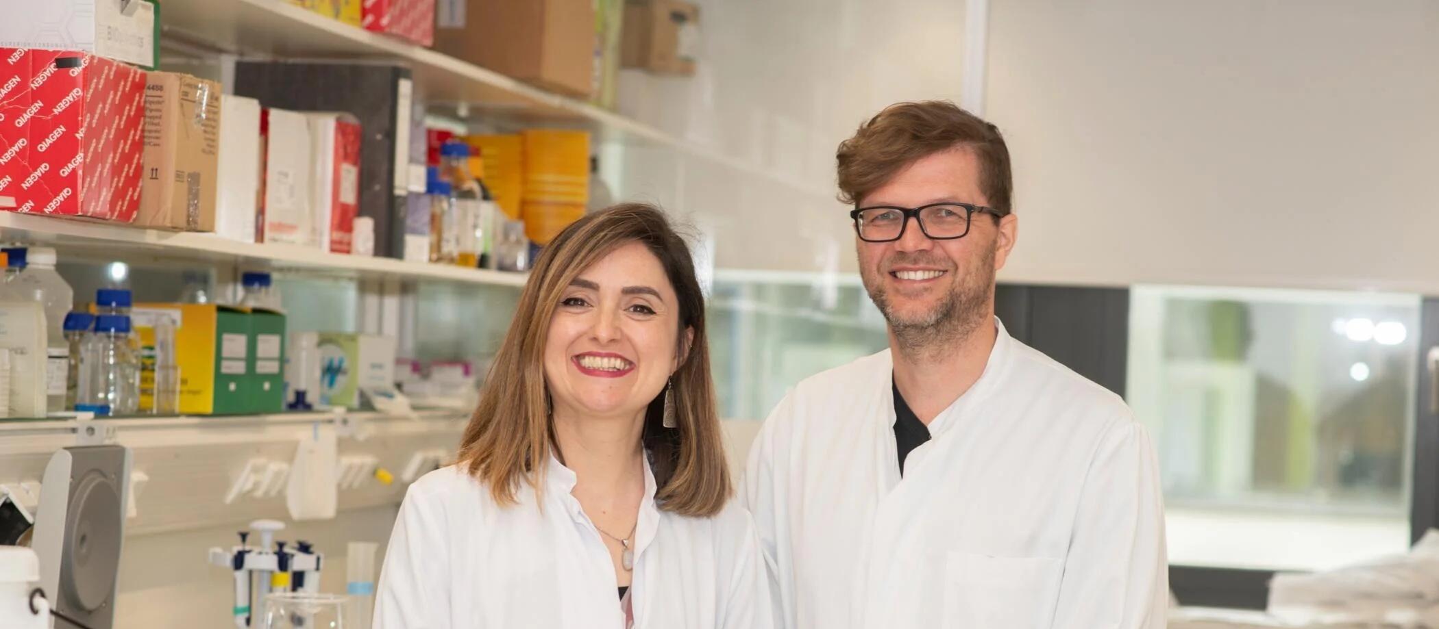 Dr. Ivana Jorgacevic und Prof. Dr. Rayk Behrendt have discovered that the inflammatory messenger substance interferon-alpha can trigger Sjögren's syndrome: The researchers in Bonn.