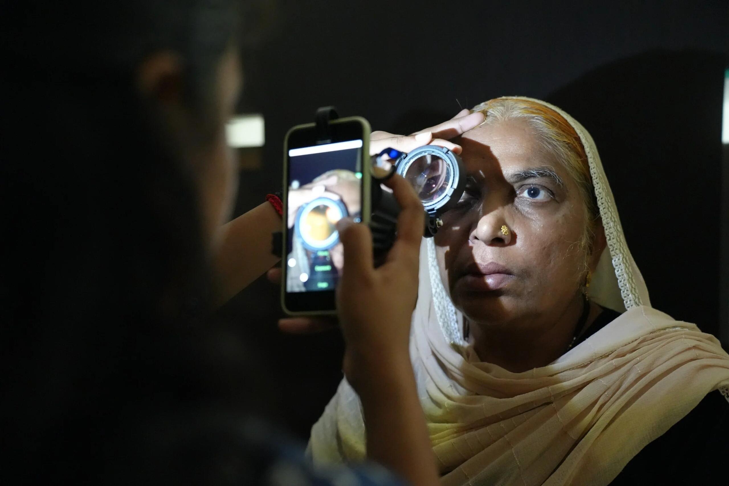 Smartphone-based retinal imaging in clinical practice in India: - The image was taken during a collaborative project between University Hospital Bonn (UKB) and Sankara Eye Foundation India on smartphone-based telemedical screening for diabetic retinopathy.