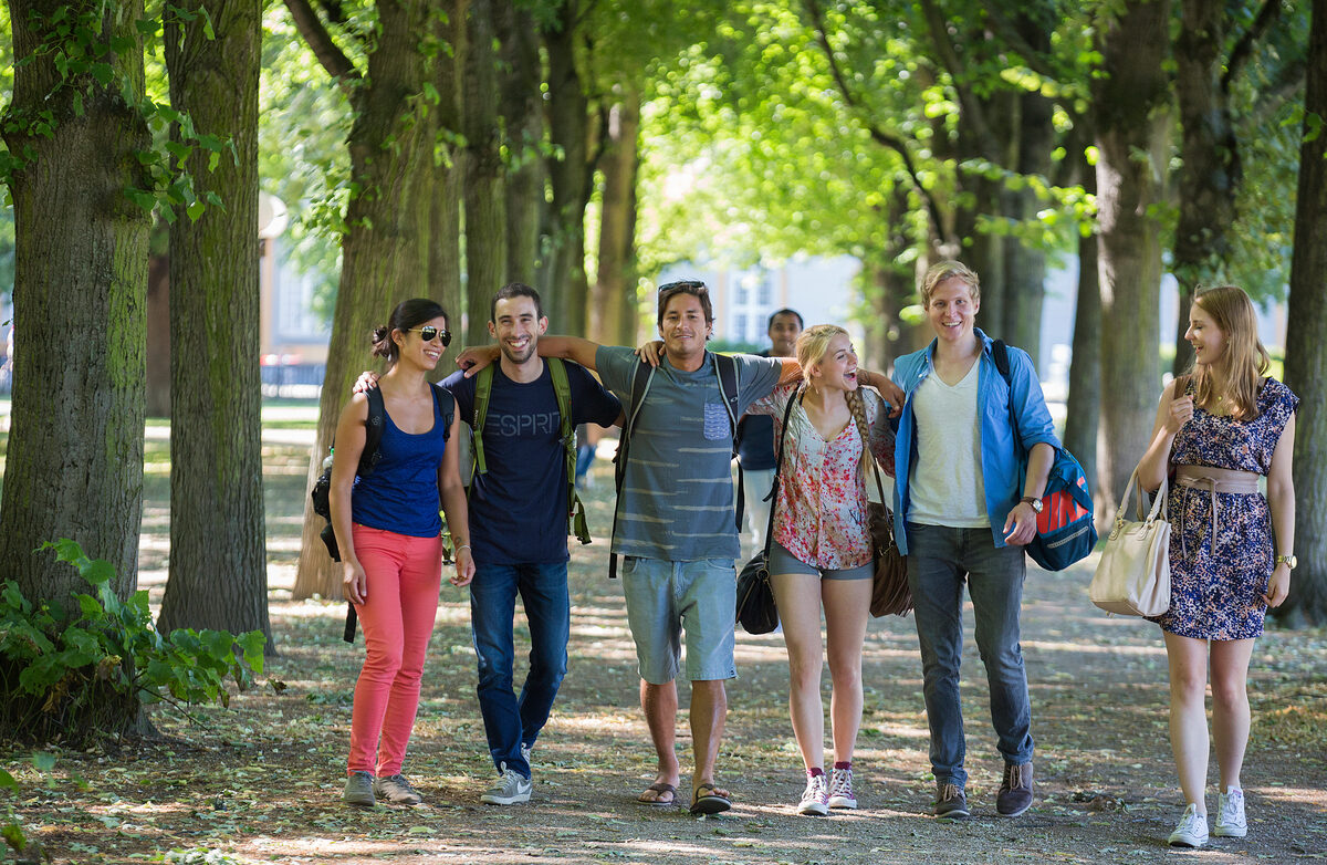 Students arriving in Bonn
