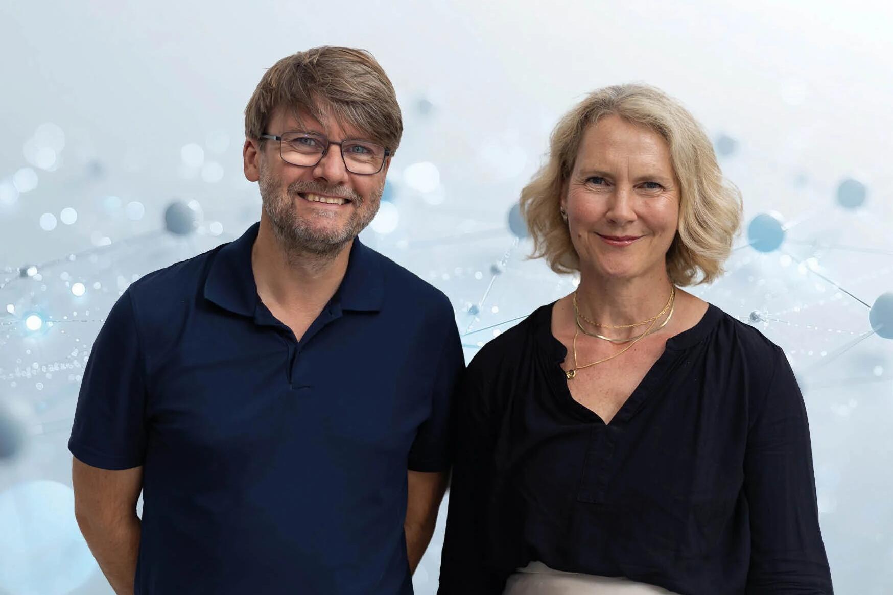 Prof. Christian Henneberger, Direktor des Instituts für Zelluläre Neurowissenschaften I am UKB, und Prof. Susanne Schoch McGovern,
Prof. Christian Henneberger, Direktor des Instituts für Zelluläre Neurowissenschaften I am UKB, und Prof. Susanne Schoch McGovern, - Direktorin des Instituts für Zelluläre Neurowissenschaften II am UKB, sind Sprecher und stellvertretende Sprecherin der neuen DFG-Forschungsgruppe FOR 5987. Der Forschungsverbund untersucht, wie Botenstoffe Informationen im Gehirn innerhalb und außerhalb von Synapsen übertragen.