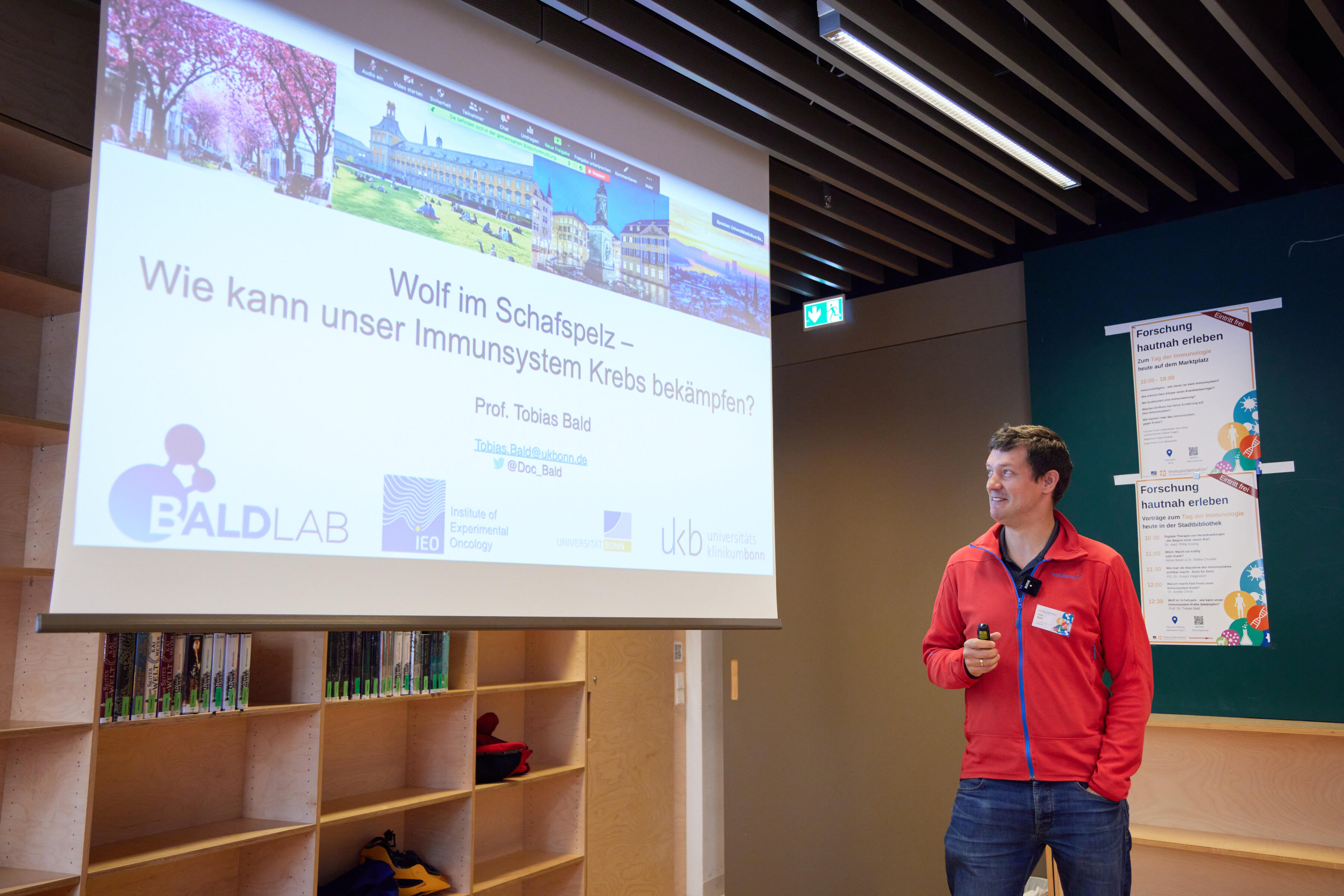 Tobias Bald giving a Talk